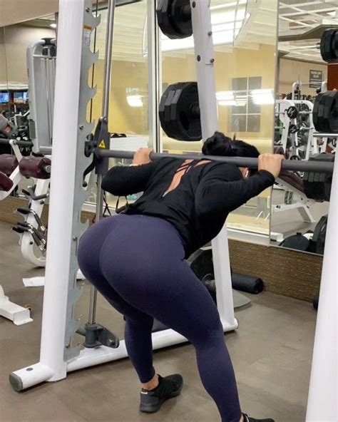 Heidy Espaillat Sur Instagram 🔥🍑booty Workout All Done In One Machine Save This💗 And Tag