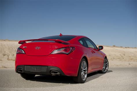 To see what others are paying for their genesis coupes, be sure to check kelley blue book's fair purchase price before you shop around. Hyundai Genesis Coupe 2012: precio, ficha técnica ...
