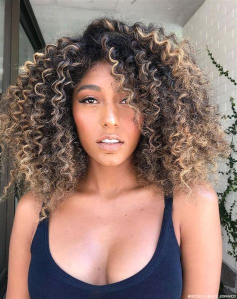 Blonding Techniques For Curly And Coily Hair Patterns Bangstyle In 2021