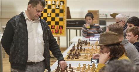 Schachgroßmeister Spielt In Wuppertal In Zweieinhalb Stunden 16 Partien