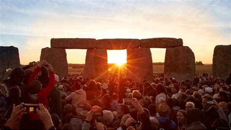 Why Summer Solstice Brings All Kinds To Stonehenge Condé Nast