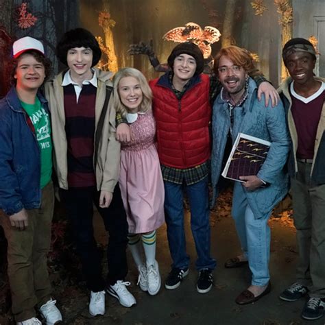 watch the stranger things cast absolutely terrify fans e online au