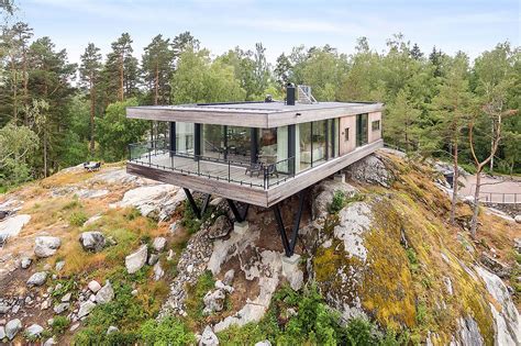 ‘floating Modern Home Offers Stunning Cliffside Views House On