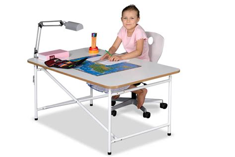 Ein schreibtisch, der höhenverstellbar ist bietet die optimale voraussetzung für die richtige einstellung der sitzposition. Kinder-Schreibtisch KINTO 90cm x 68cm höhenverstellbar - kinderzimmer-24.de