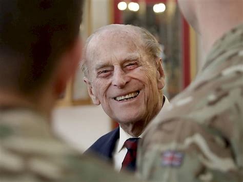 Prinz philip ist heute morgen in windsor castle getorben. Prinz Philip zieht ab Herbst aus der Öffentlichkeit zurück ...