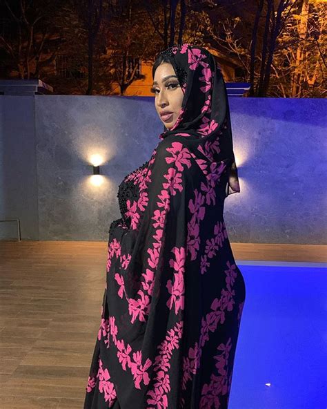 diaba sora la sulfureuse kim kardashian malienne a rangé toutes ses tenues sexy qui faisaient