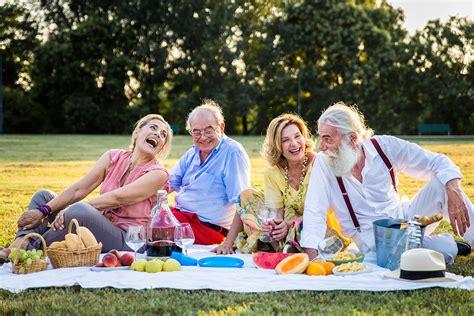 Planning A Senior Picnic With Your Friends Discovery Village