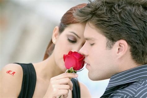 قبلة رومانسية احضان الحب والغرام صور حب