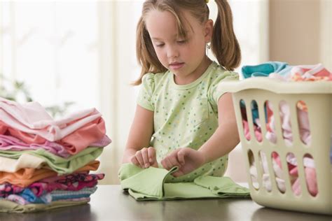 Dalam membantu anak mengembangkan disiplin diri / moh. How to Use Laundry to Teach Kids Learning Skills