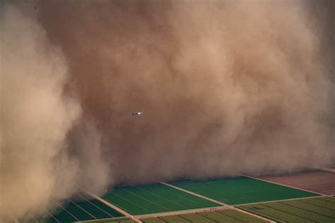 Magnificent Photos Of Arizona Dust Storm Taken From News Helicopter