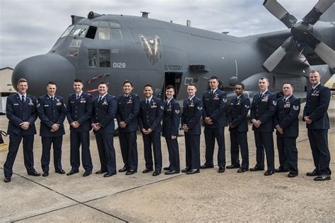 Ac 130u Gunship Crew Receives 14 Medals For 9 Hour Long Cas Mission