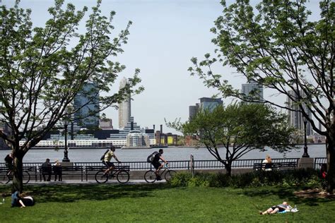 Cycling The Manhattan Waterfront Greenway The New York Times