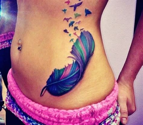 color feather tattoo with birds tatoeage ideeën tatoeage oneindig en veertatoeages
