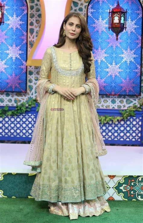 Top 20 Beautiful Dresses Worn By Pakistani Celebrities In Ramadan 24