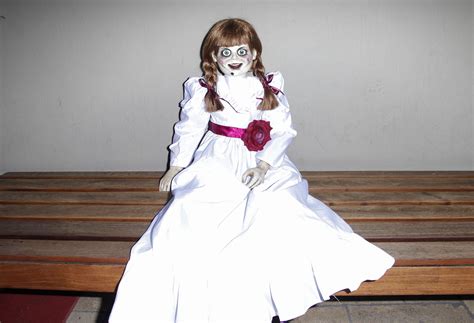 No Annabelle The Haunted Doll Did Not Escape From The Warrens Museum Haunted Dolls Dolls