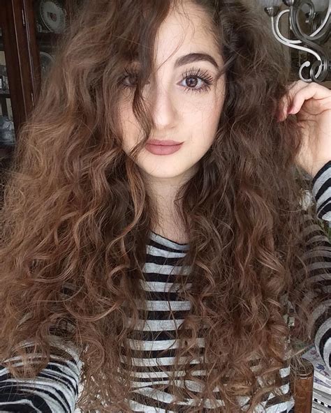 Aya Sellami Ayasellami • Instagram Photos And Videos Curly Hair