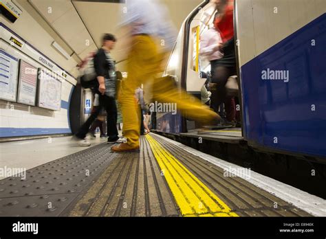 London Underground System Opened In 1863 11 Lines With 270 Stations And