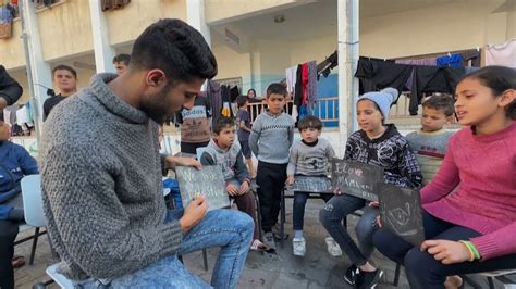 In Gaza Teacher Brings School To Displaced Children Voa News Youtube