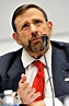 Harvey Pitt, Former S.E.C. Chairman, Criticizes Dodd-Frank - NYTimes.com