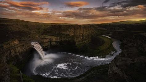 Beautiful Sunset Over Palouse Falls Washington Clouds Colors