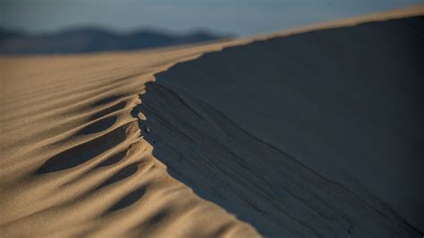 Download Wallpaper 3840x2160 Dunes Sand Relief Shadows Desert 4k