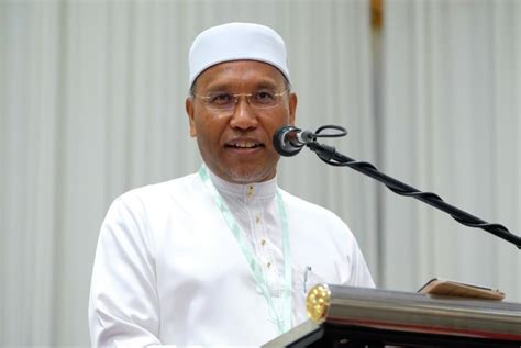 Xavier jayakumar, member of parliament for kuala langat and. MP Kuala Langat tidak hormat Agong