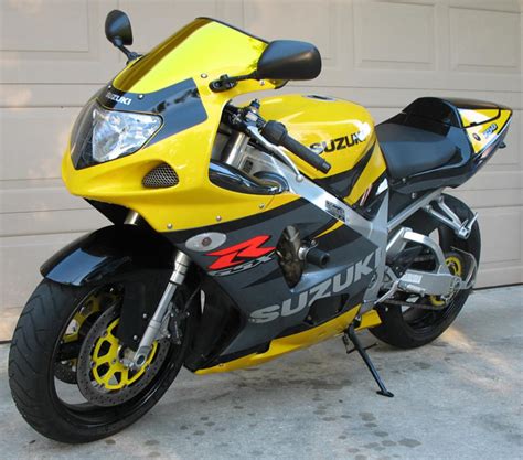 2 hold the front of the fuel tank up using the prop rod located in the trunk area. 2003 Suzuki GSX-R 750 - Moto.ZombDrive.COM