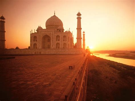 Beautiful Taj Mahal Wallpaper Of Sunset View And Misty Whether And