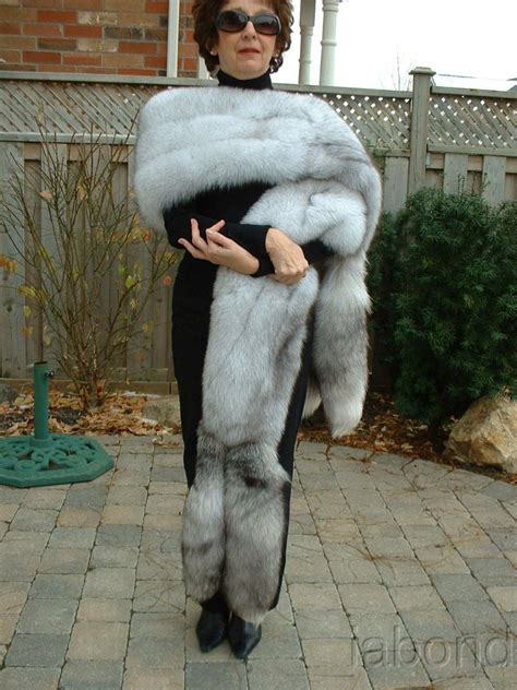 pin by furlover voin22 on fur barynya 5 fox fur fabulous furs fur coat