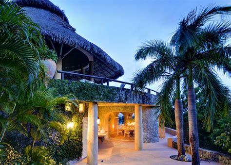 Várias canções de yemanja, com escrita e áudio incorporada para um melhor interpretação e entonação musical. Breathtaking Yemanja Resort in St Vincent and the Grenadines