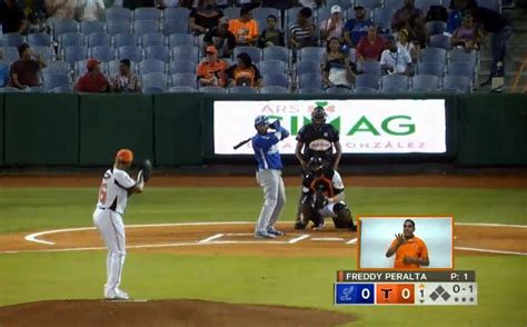 Video Equipo De Béisbol Transmite Partido En Lenguaje De Señas