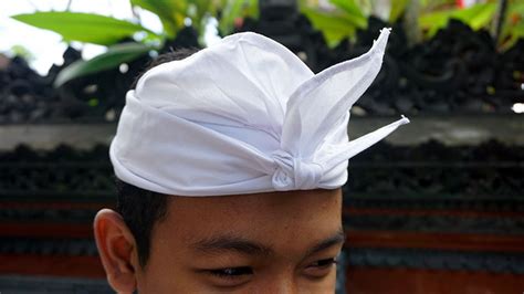 Udeng The Timeless Style Of Balinese Men Komaneka Resorts Blog