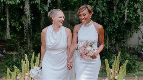 “good Morning America” Host Robin Roberts Marries Amber Laign The New York Times