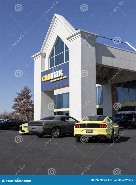 Carmax Auto Dealership Sports Car Display Carmax Is The Largest Used