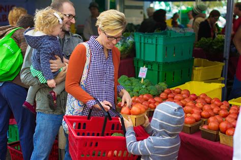 Five Reasons to Shop a Farmer's Market - Live Simply