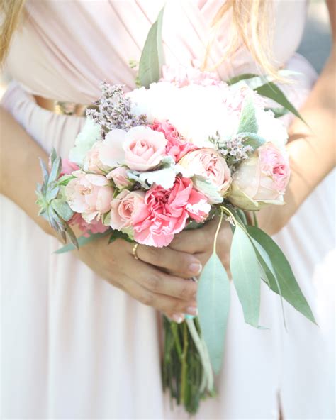 Blush Rose Bridesmaid Bouquet In 2020 Online Wedding Flowers Bulk