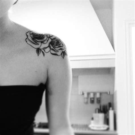 Small Pretty Black And White Color Rose Tattoo On Shoulder Tattoomagz