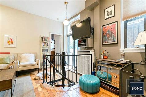 Live The Upper West Side Dream In A Brownstone Apartment Off Central