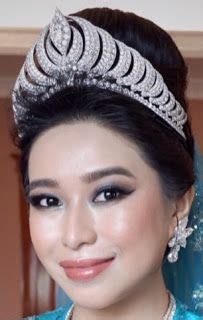 Siti nur aishah mohd noor. Lady Nur Izzati Other Wearers: Princess (Pengiran) Ratna ...