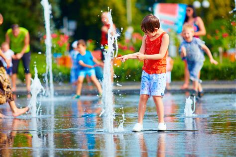 Children Playing In The Water Hd Picture Free Download