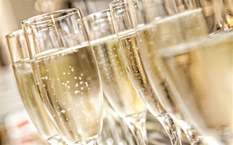 Download Wallpapers Champagne Glass Glasses Background With Champagne Drinks Champagne In