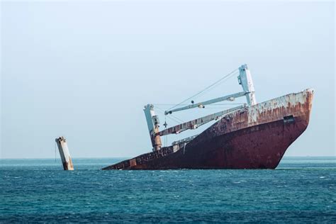 30k Sinking Ship Pictures Download Free Images On Unsplash