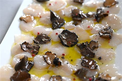 Carpaccio de noix de Saint Jacques à la truffe