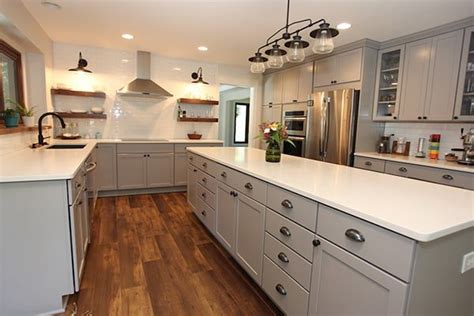 We all want our home interiors and kitchen to be modern and comfortable. Experienced Kitchen Remodeling Contractors in Indianapolis