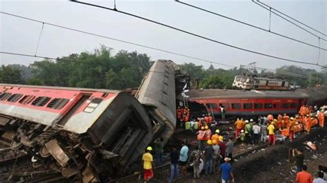 India Train Crash Kills Hundreds Injures Over 1000 In Odisha State