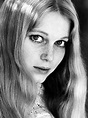 20 Stunning Black and White Portraits of a Very Young Mia Farrow From ...