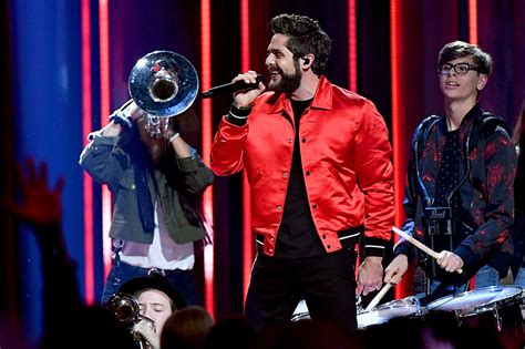 Thomas Rhett Takes 2018 Cma Awards To School With Life Changes