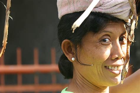 Balinese Woman Smiling Bali Indonesia © Eric Lafforgue W Flickr