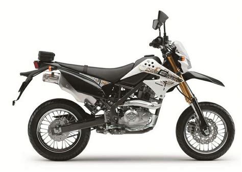 It also has cheap chassis components. Kawasaki KLX 125 D-Tracker