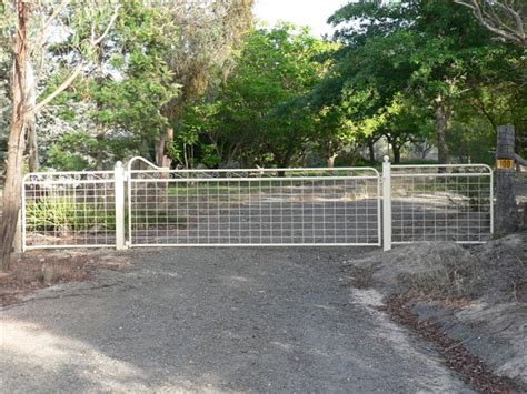 Maddison Heritage Style Country Gate With Mesh Insert Farmweld